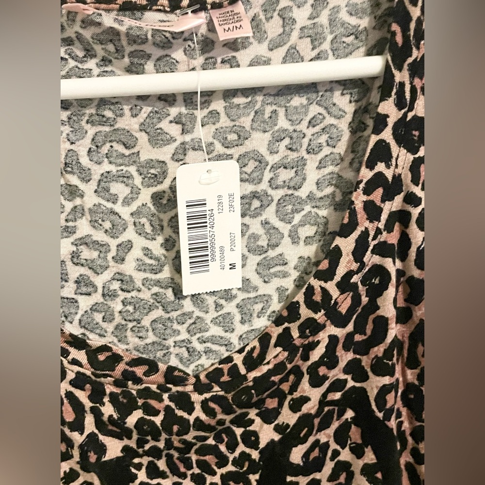 La Vie en rose Sz M  Soft Jersey Long Sleeve Shirt “Love” leopard print - Picture 5 of 7